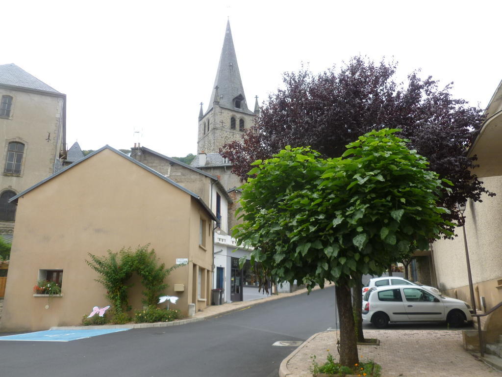 French Holiday Accommodation Bort-les-Orgues Zimmer foto